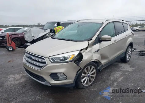 2017 Ford Escape Titanium z USA, uszkodzony, nr VIN 1FMCU0JD5HUD58195